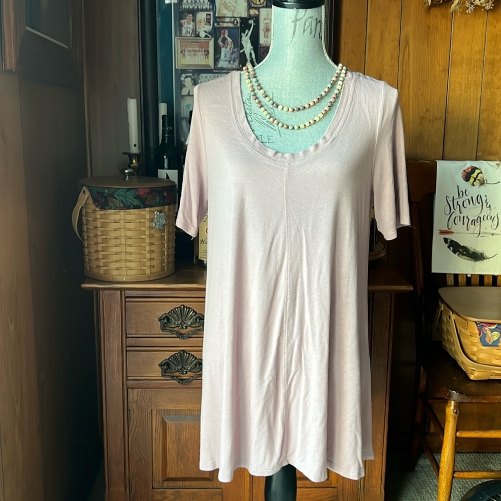 Soft Mauve casual short sleeve top.